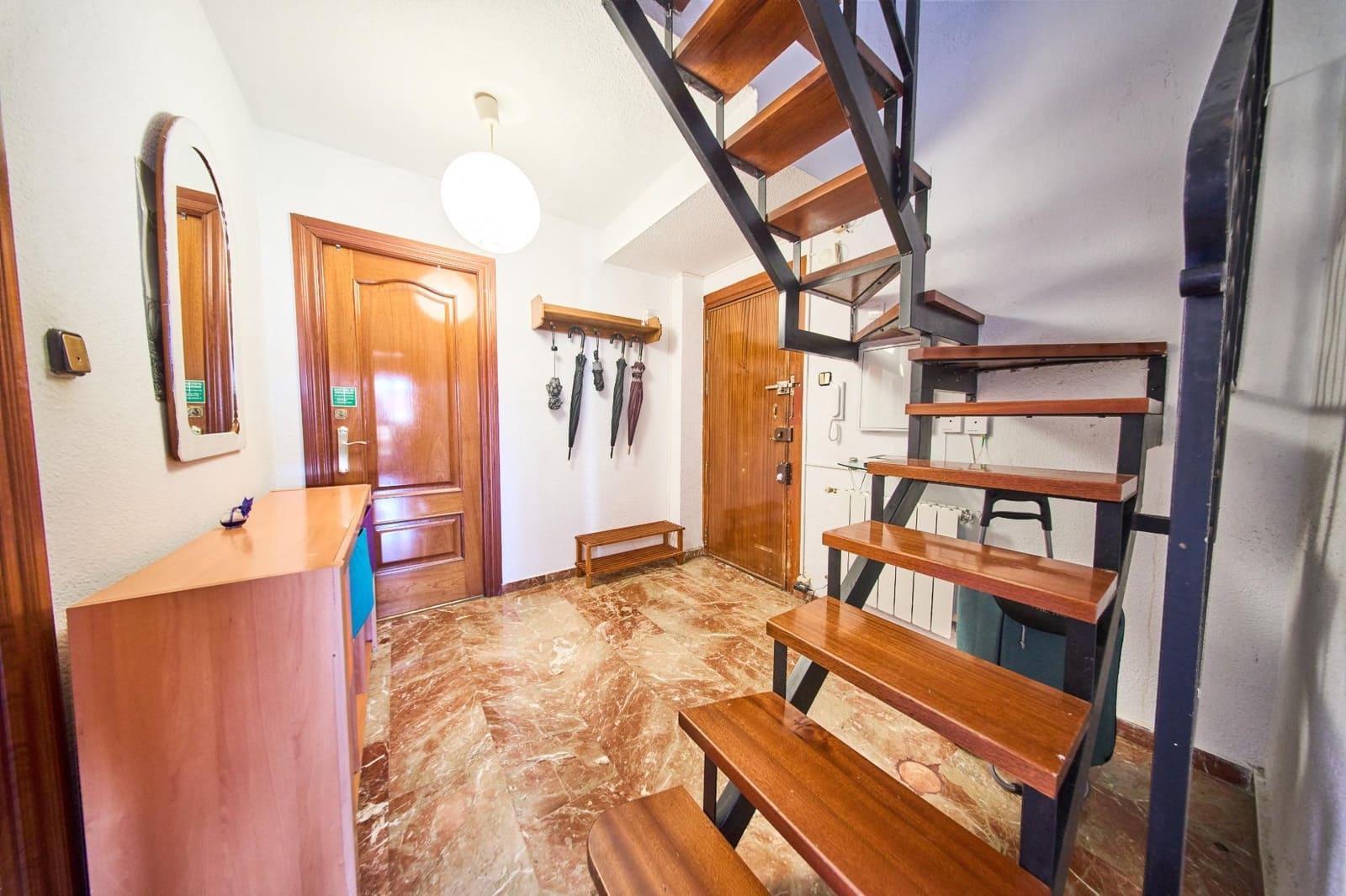 5 bedroom Penthouse for sale in Granada city with garage - € 325,000 (Ref: 9470967)