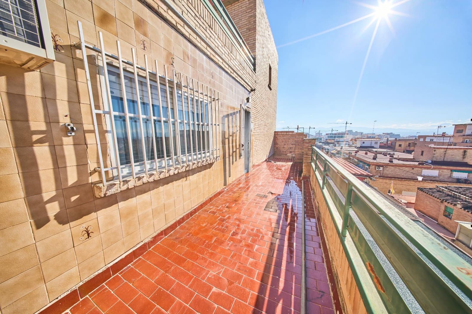 5 bedroom Penthouse for sale in Granada city with garage - € 325,000 (Ref: 9470967)