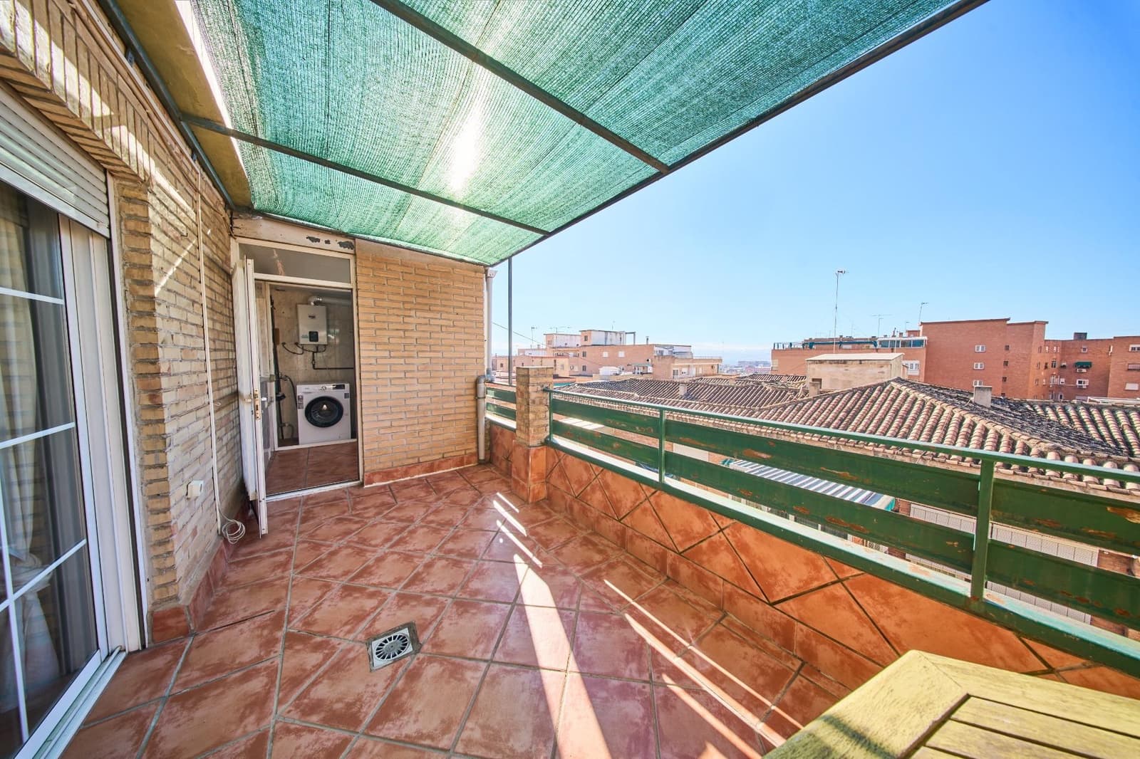 5 bedroom Penthouse for sale in Granada city with garage - € 325,000 (Ref: 9470967)