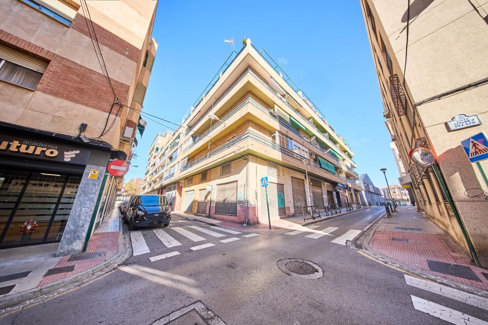 5 bedroom Penthouse for sale in Granada city with garage - € 325,000 (Ref: 9470967)