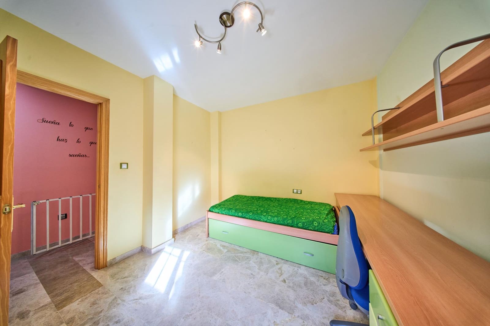 Adosado de 3 habitaciones en Atarfe en venta con garaje - 198.000 € (Ref: 9473120)