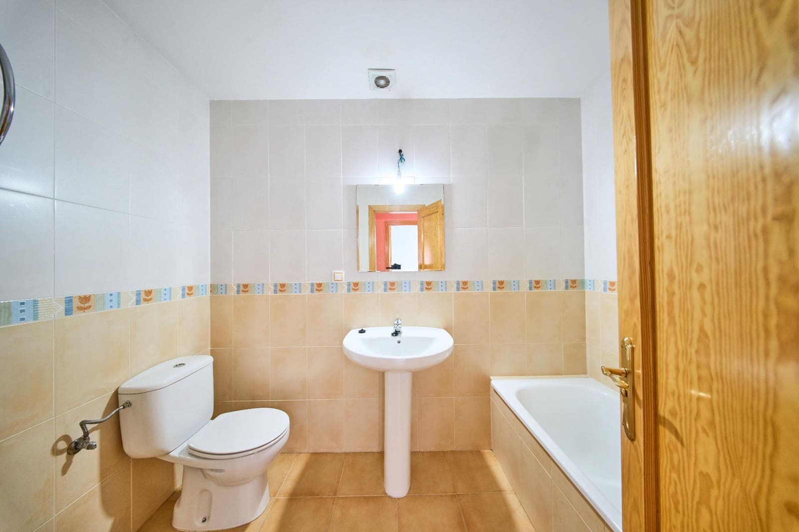 Adosado de 3 habitaciones en Atarfe en venta con garaje - 198.000 € (Ref: 9473120)