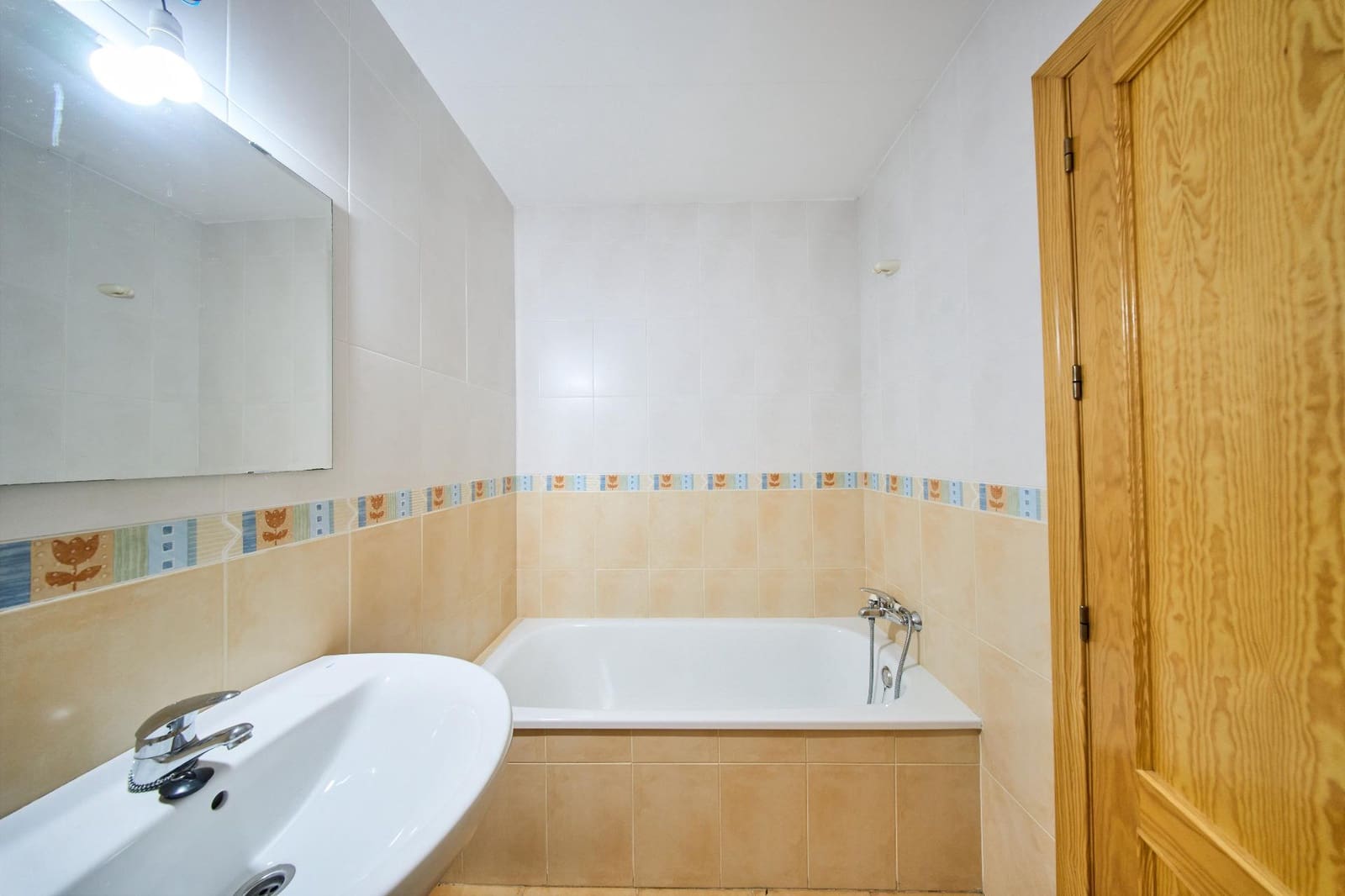 Adosado de 3 habitaciones en Atarfe en venta con garaje - 198.000 € (Ref: 9473120)