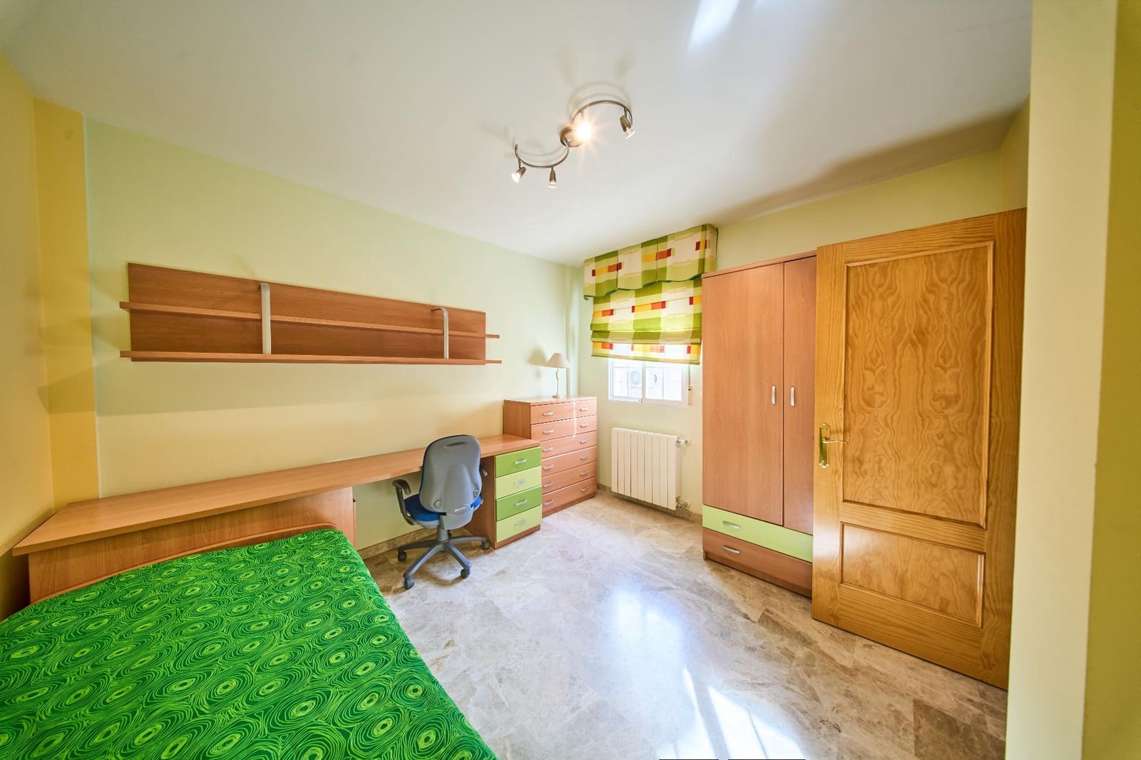 Adosado de 3 habitaciones en Atarfe en venta con garaje - 198.000 € (Ref: 9473120)