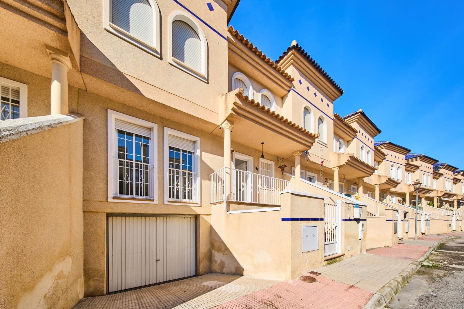 Casa de 3 habitaciones en Láchar en venta con garaje - 157.000 € (Ref: 9474329)