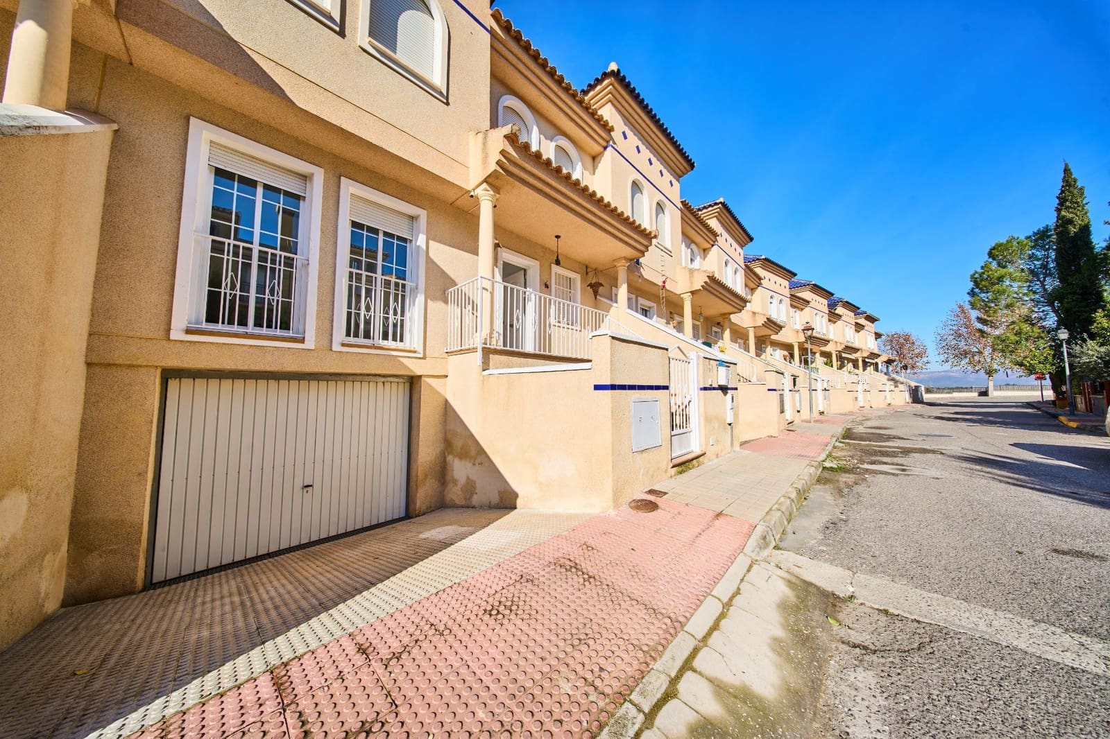 Casa de 3 habitaciones en Láchar en venta con garaje - 157.000 € (Ref: 9474329)