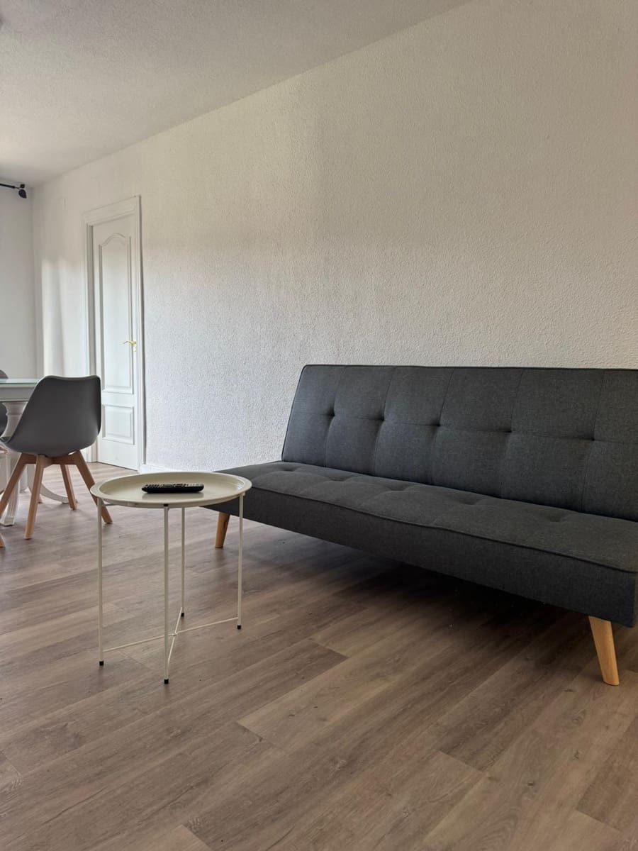 4 bedroom Flat for rent in Granada city with garage - € 1,200 (Ref: 9497558)