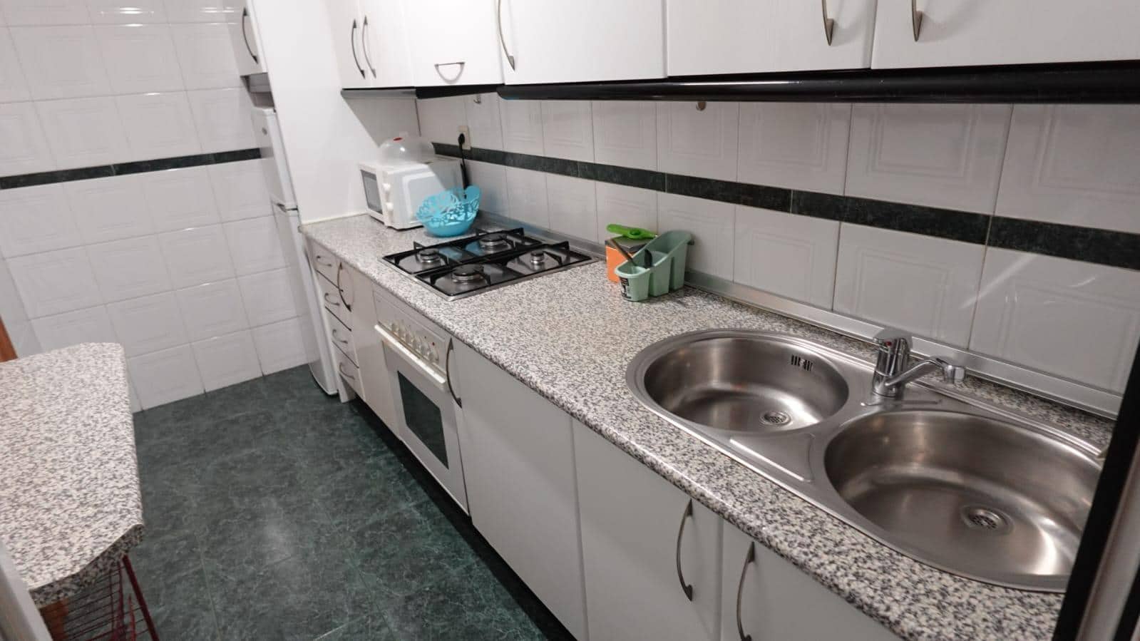 2 bedroom Flat for rent in Granada city - € 800 (Ref: 9497559)