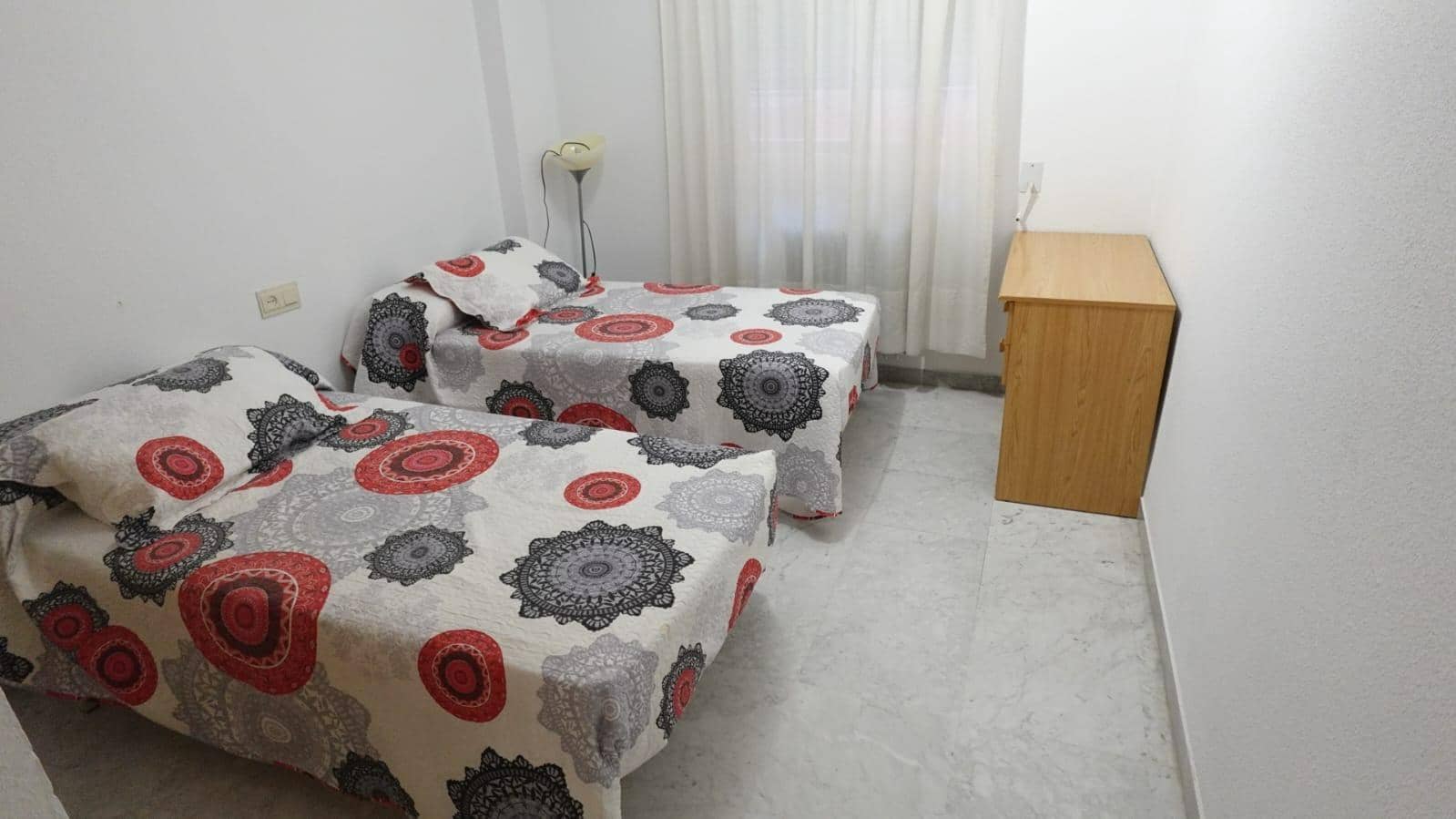 2 bedroom Flat for rent in Granada city - € 800 (Ref: 9497559)