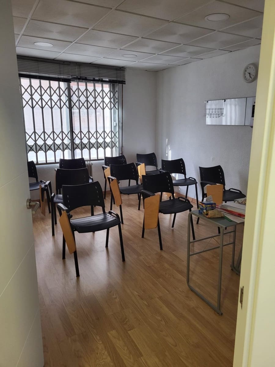 3 quarto Escritório para arrendar em Granada cidade - 650 € (Ref: 9497562)