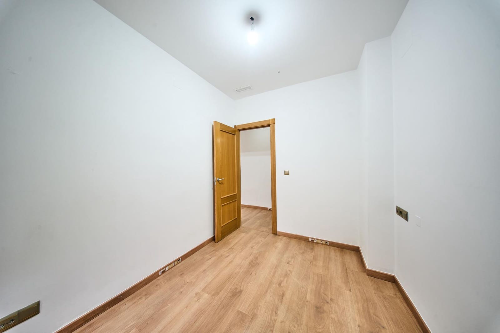 2 bedroom Flat for sale in La Zubia with garage - € 135,000 (Ref: 9502642)