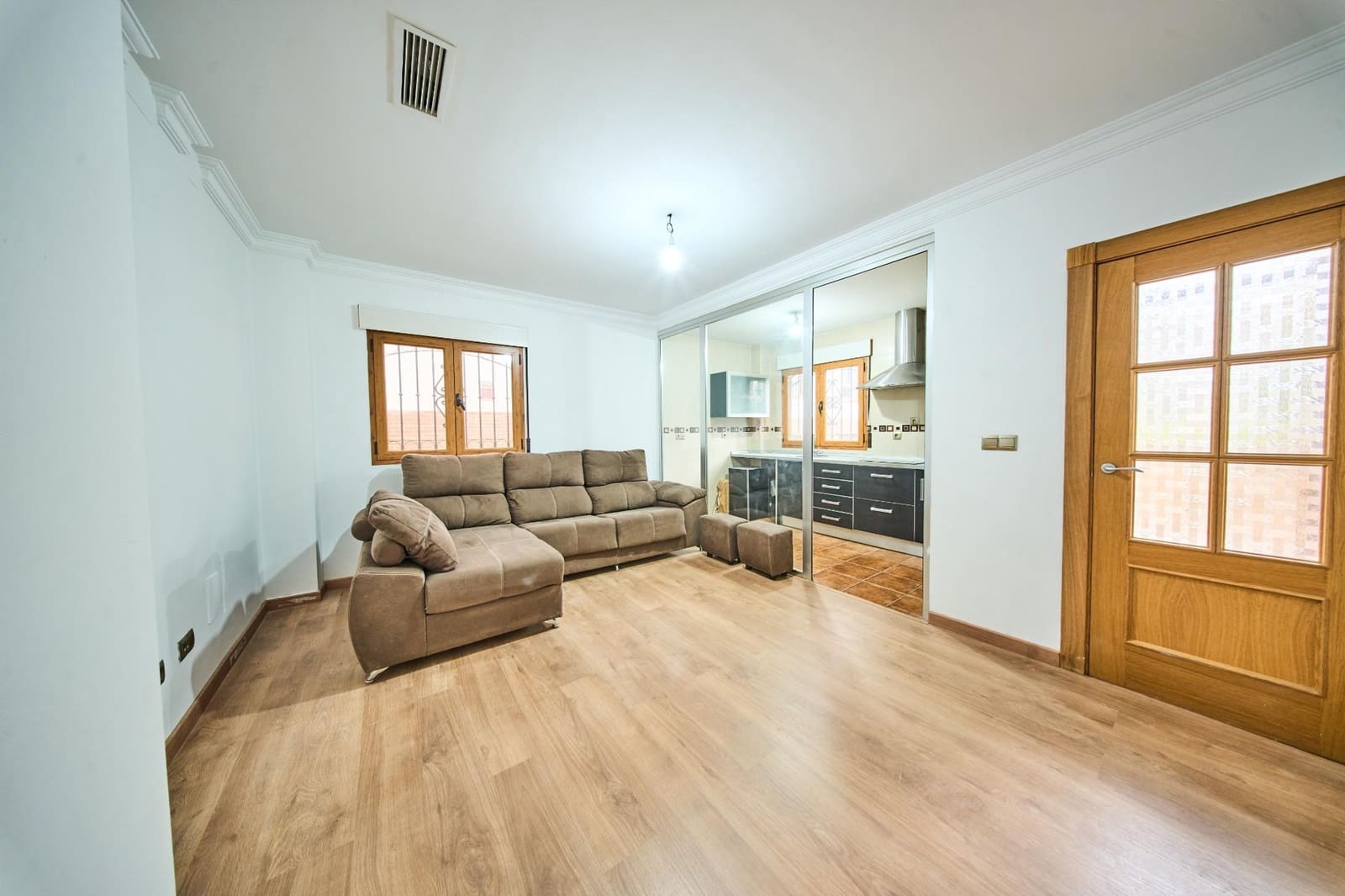 2 bedroom Flat for sale in La Zubia with garage - € 135,000 (Ref: 9502642)