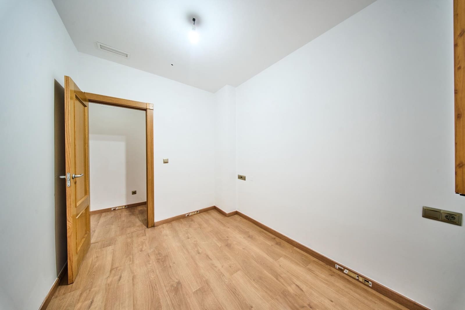 2 bedroom Flat for sale in La Zubia with garage - € 135,000 (Ref: 9502642)