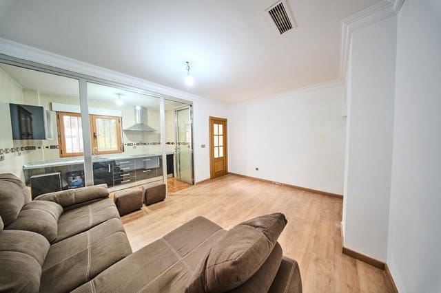 Piso de 2 habitaciones en La Zubia en venta con garaje - 135.000 € (Ref: 9502642)