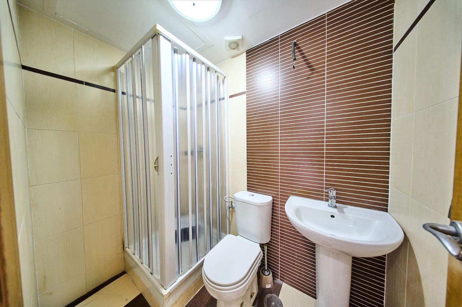 2 bedroom Flat for sale in La Zubia with garage - € 135,000 (Ref: 9502642)