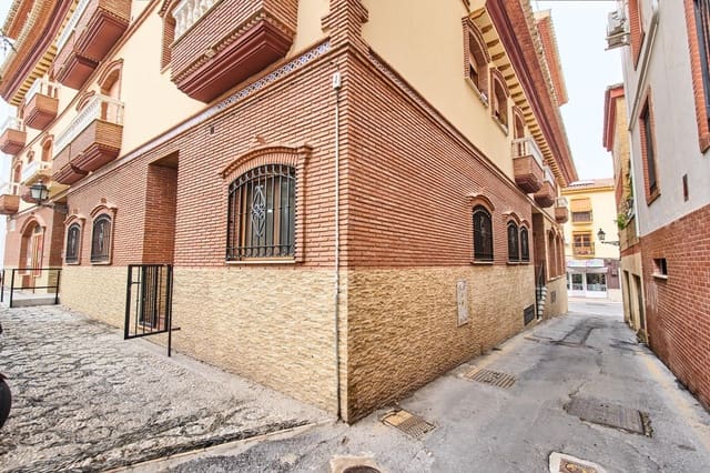 Piso de 2 habitaciones en La Zubia en venta con garaje - 135.000 € (Ref: 9502642)