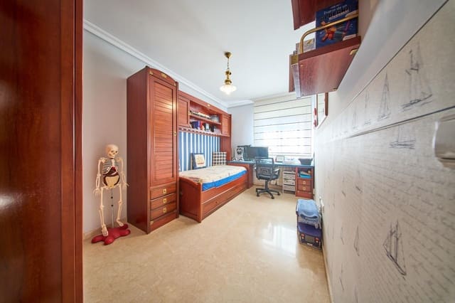 3 bedroom Flat for sale in Avda. Federico Garcia Lorca - Nueva Estación Autobuses, Granada city with pool garage - € 440,000 (Ref: 9519217)