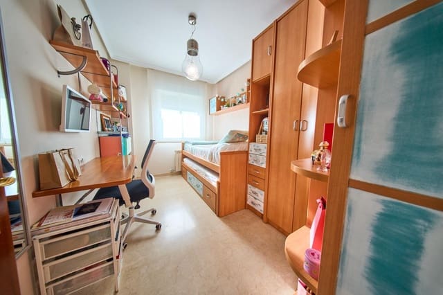 3 bedroom Flat for sale in Avda. Federico Garcia Lorca - Nueva Estación Autobuses, Granada city with pool garage - € 440,000 (Ref: 9519217)