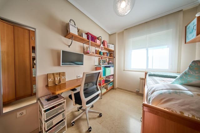 3 bedroom Flat for sale in Avda. Federico Garcia Lorca - Nueva Estación Autobuses, Granada city with pool garage - € 440,000 (Ref: 9519217)