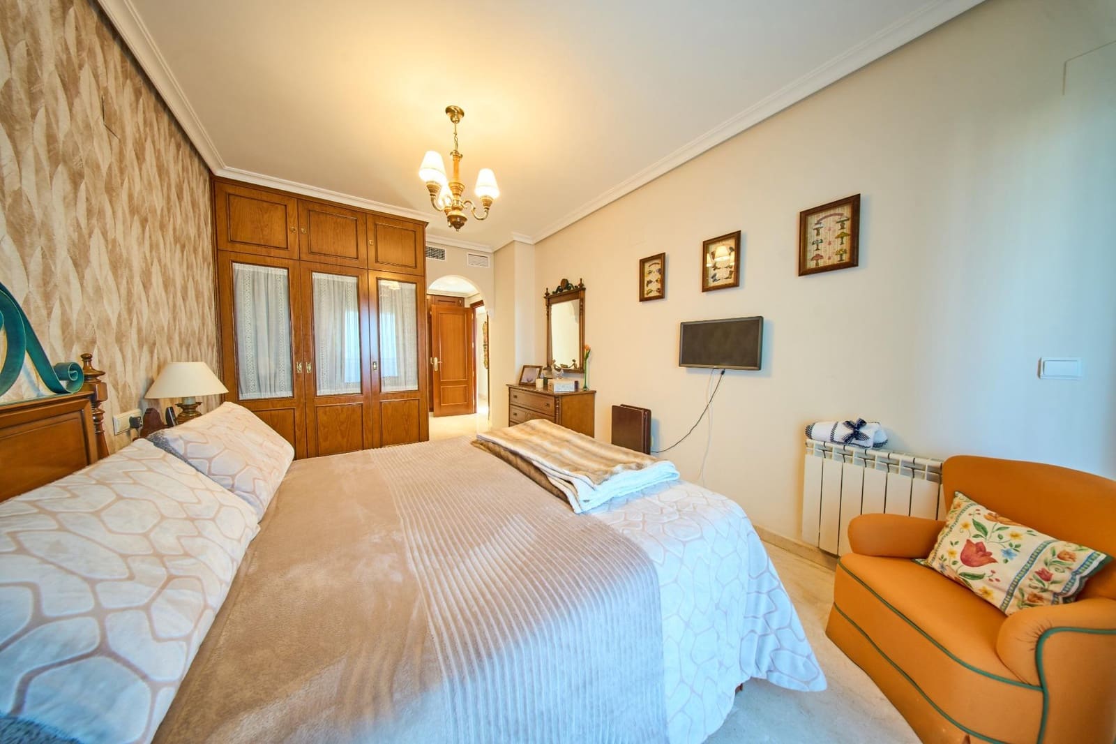 3 bedroom Flat for sale in Granada city with pool garage - € 440,000 (Ref: 9519217)