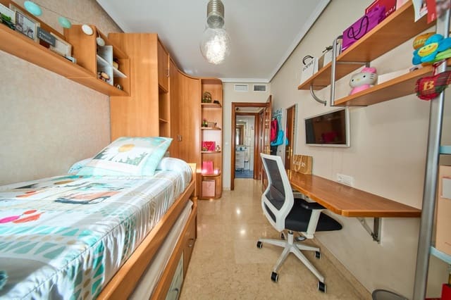 3 bedroom Flat for sale in Avda. Federico Garcia Lorca - Nueva Estación Autobuses, Granada city with pool garage - € 440,000 (Ref: 9519217)
