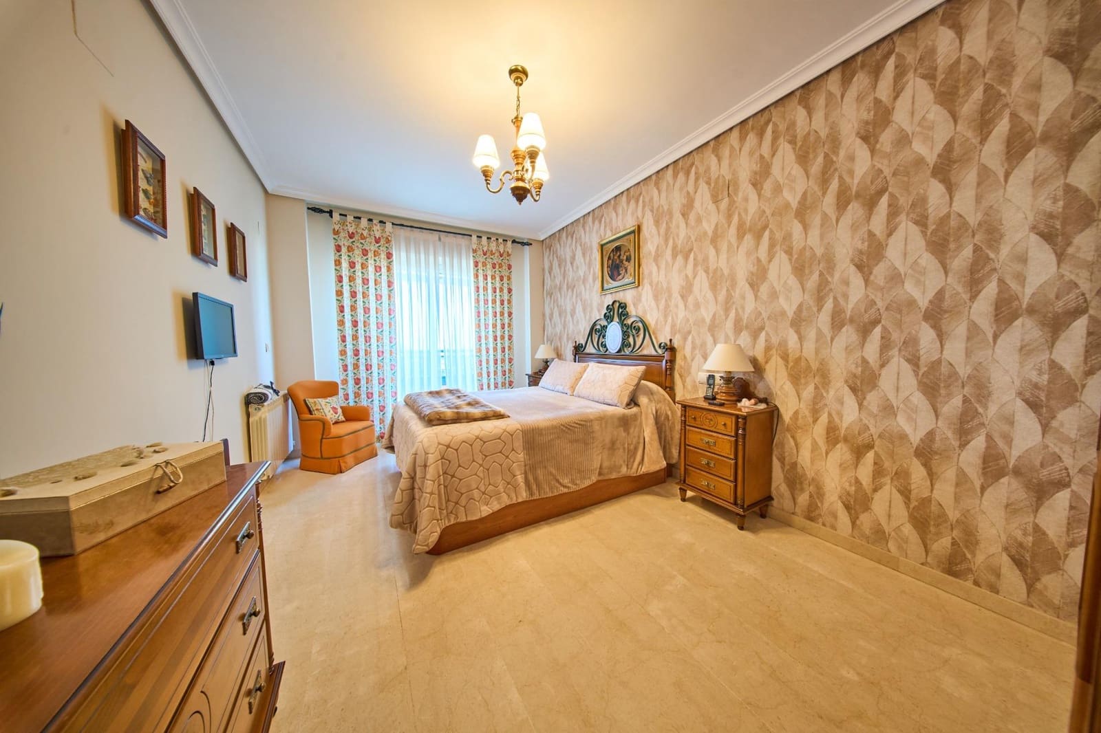 3 bedroom Flat for sale in Granada city with pool garage - € 440,000 (Ref: 9519217)