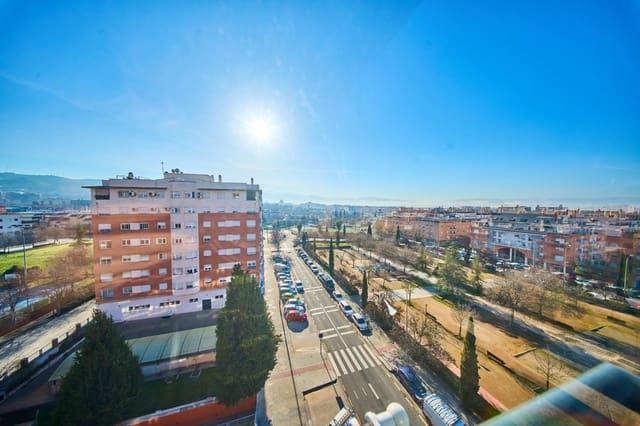 3 bedroom Flat for sale in Avda. Federico Garcia Lorca - Nueva Estación Autobuses, Granada city with pool garage - € 440,000 (Ref: 9519217)