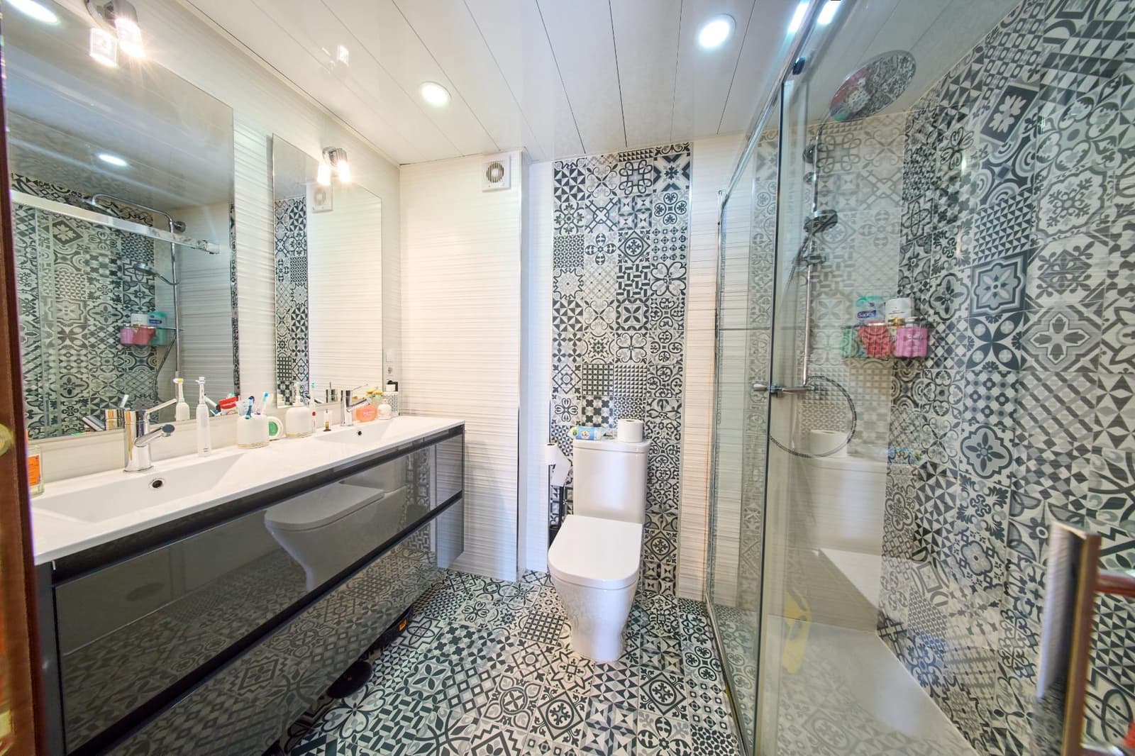 3 bedroom Flat for sale in Granada city with pool garage - € 440,000 (Ref: 9519217)