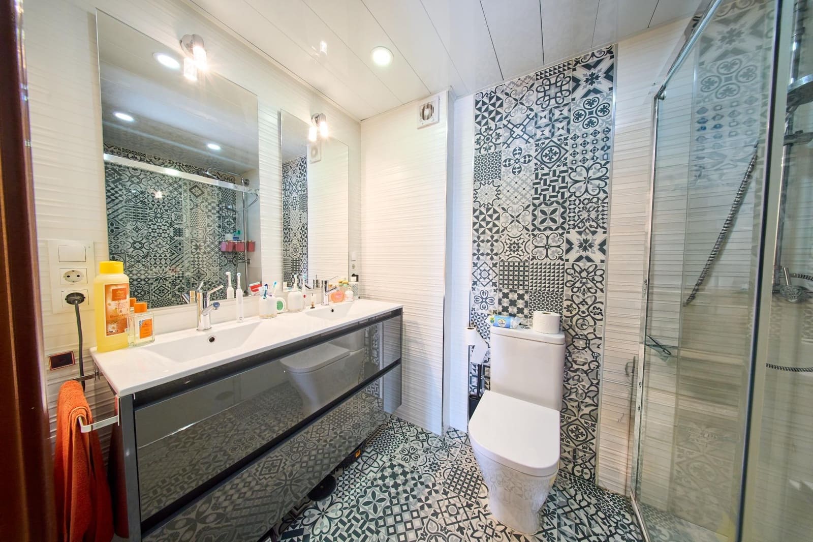 3 bedroom Flat for sale in Granada city with pool garage - € 440,000 (Ref: 9519217)