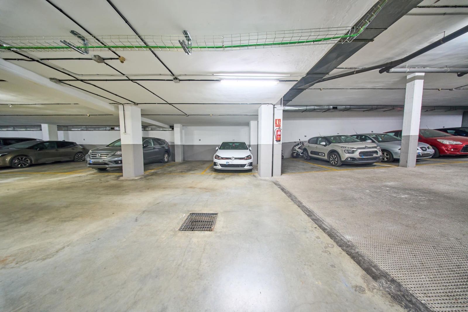 3 bedroom Flat for sale in Granada city with pool garage - € 440,000 (Ref: 9519217)