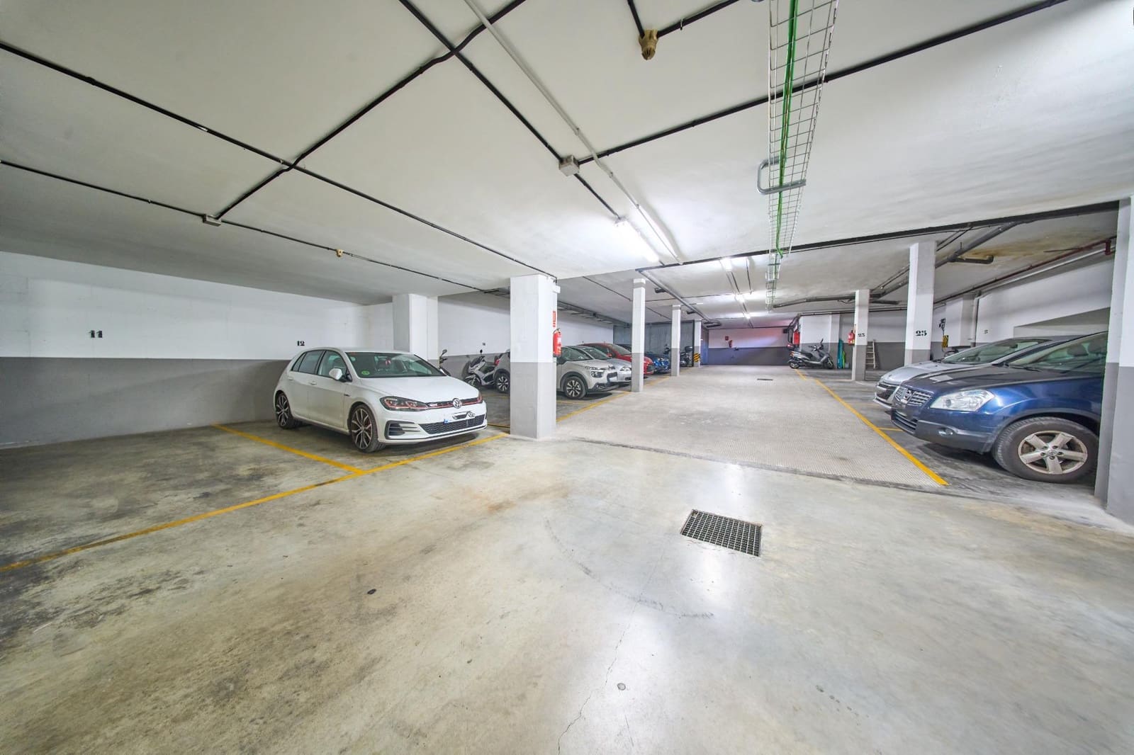 3 bedroom Flat for sale in Granada city with pool garage - € 440,000 (Ref: 9519217)