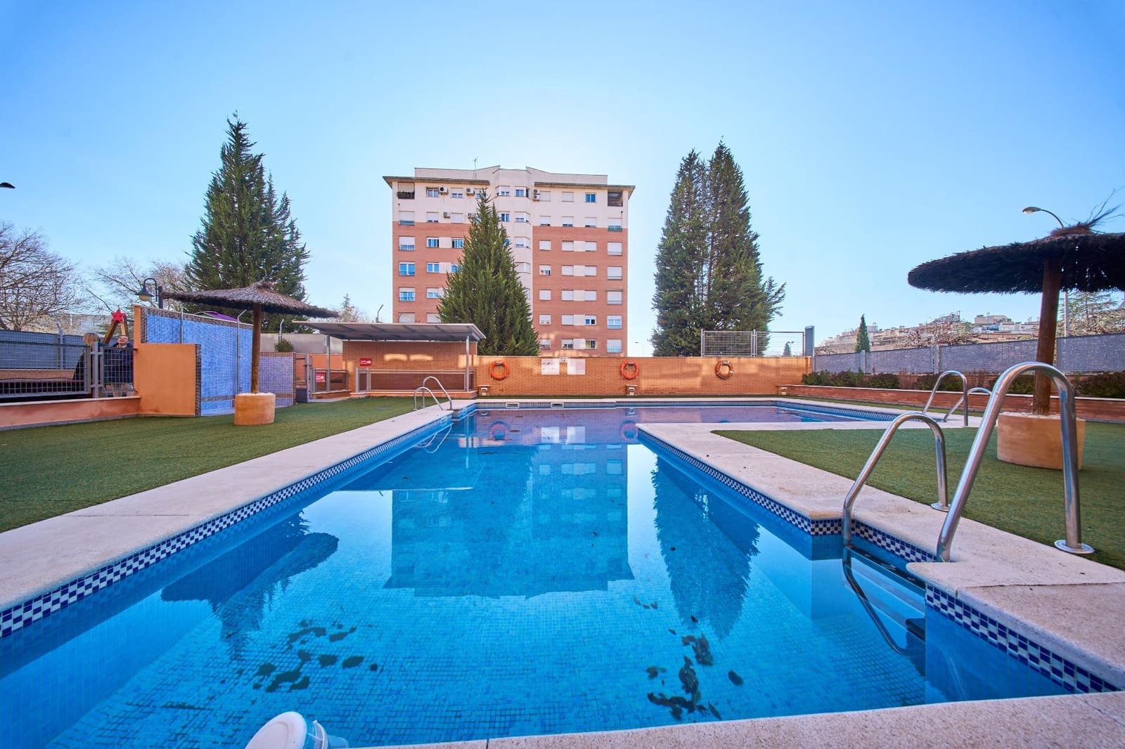 3 bedroom Flat for sale in Granada city with pool garage - € 440,000 (Ref: 9519217)