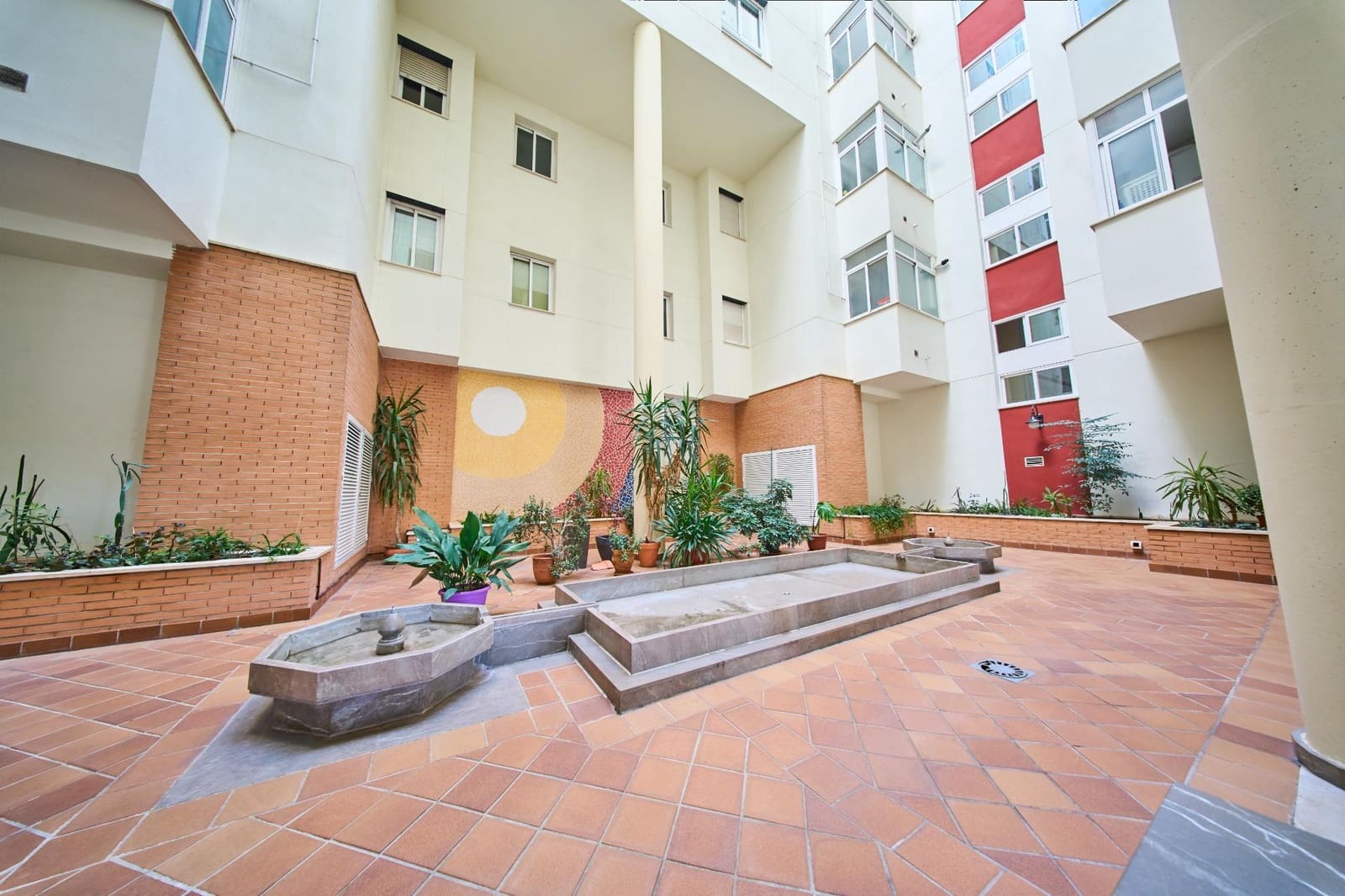 3 bedroom Flat for sale in Granada city with pool garage - € 440,000 (Ref: 9519217)