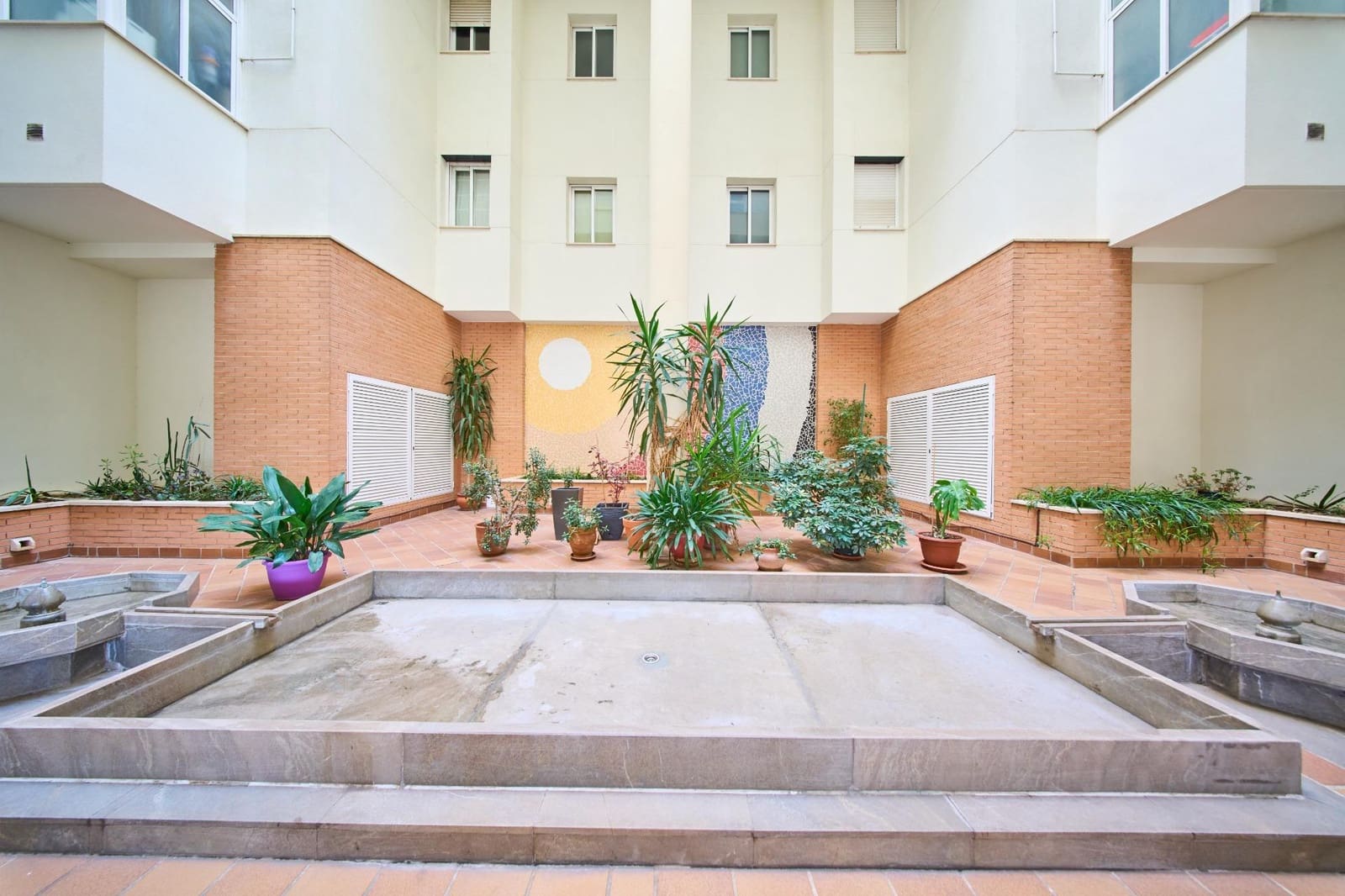 3 bedroom Flat for sale in Granada city with pool garage - € 440,000 (Ref: 9519217)