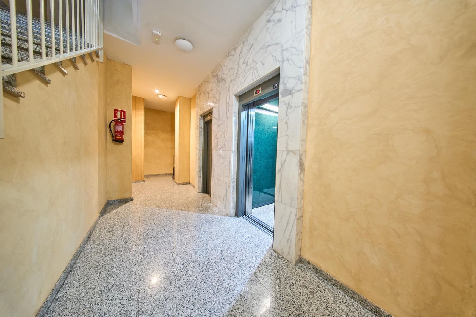 3 bedroom Flat for sale in Granada city with pool garage - € 440,000 (Ref: 9519217)