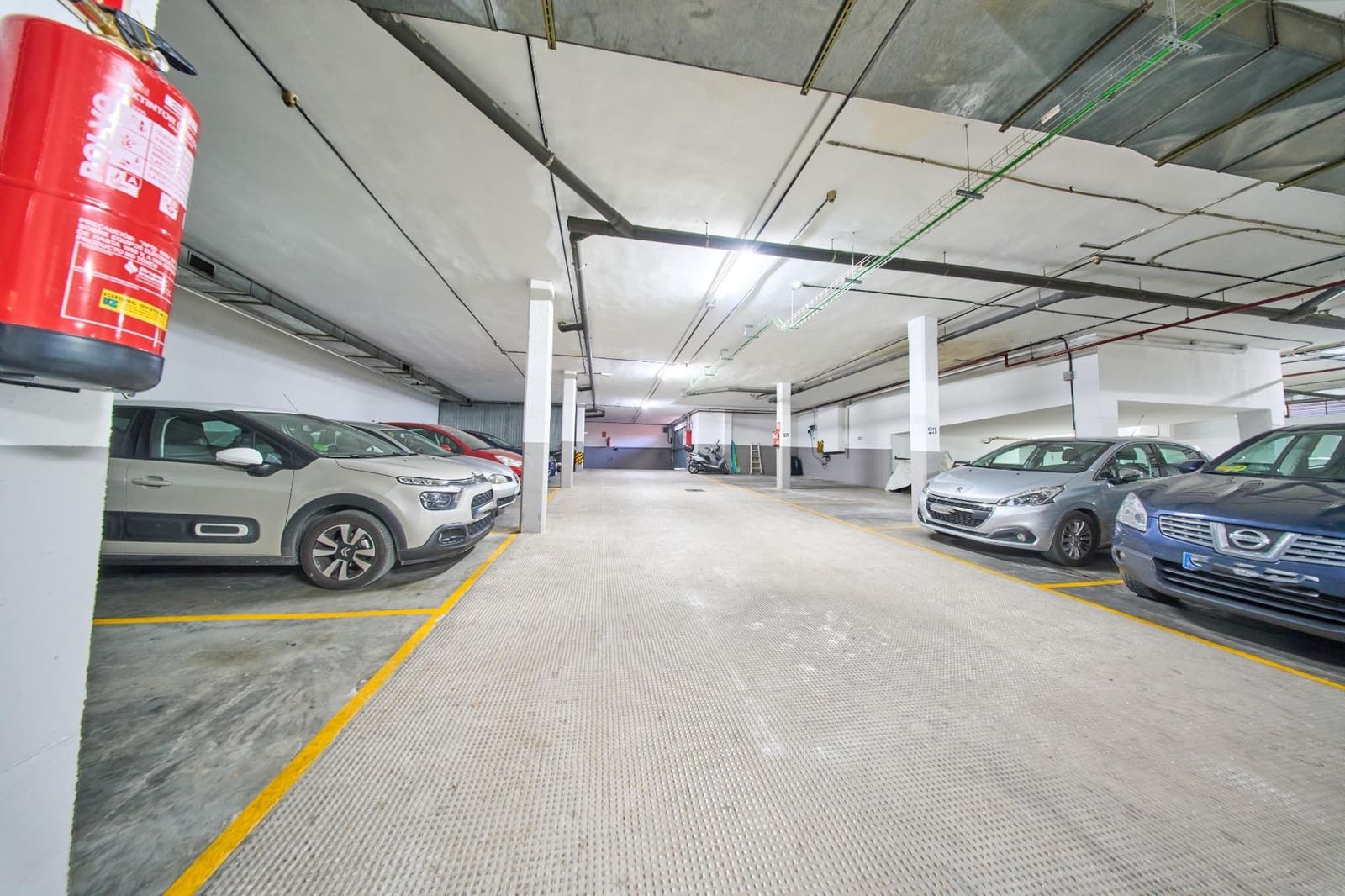 3 bedroom Flat for sale in Granada city with pool garage - € 440,000 (Ref: 9519217)