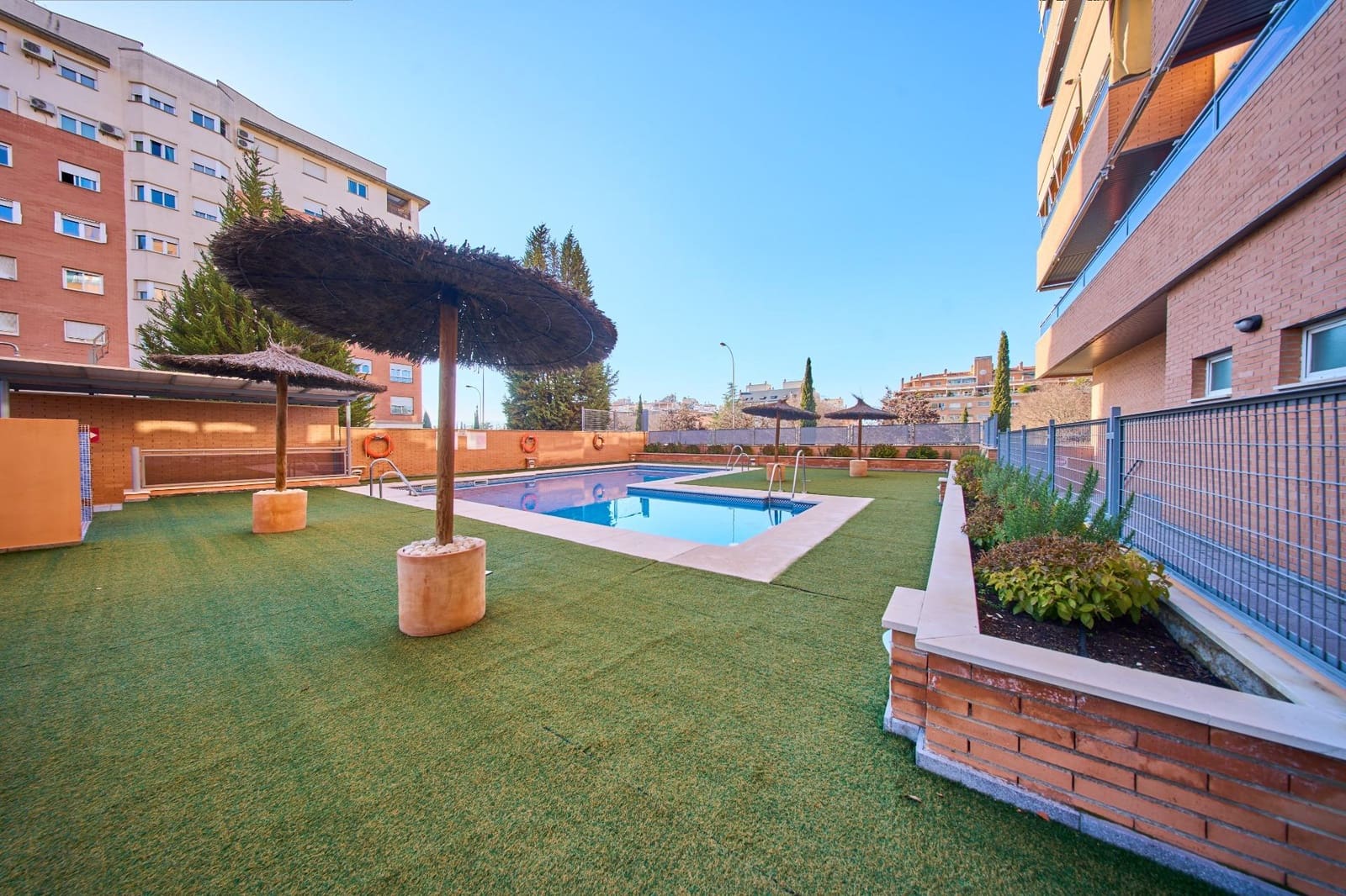 3 bedroom Flat for sale in Granada city with pool garage - € 440,000 (Ref: 9519217)