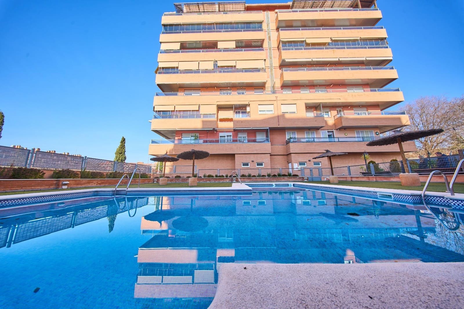 3 bedroom Flat for sale in Granada city with pool garage - € 440,000 (Ref: 9519217)