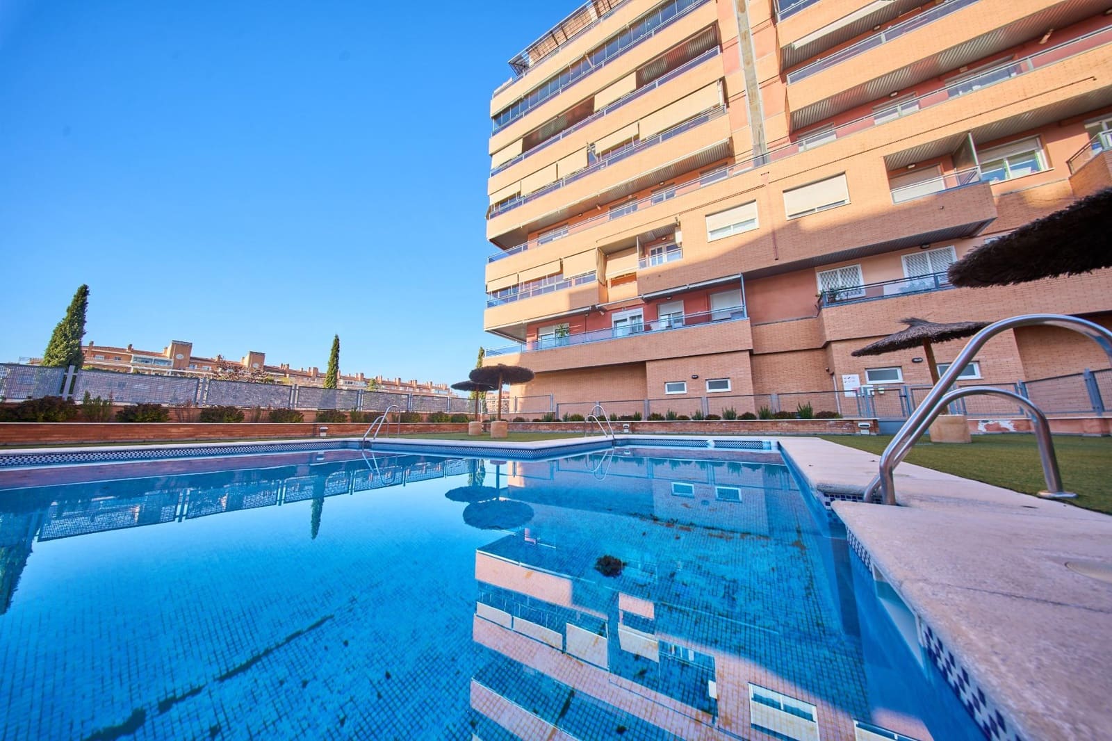 3 bedroom Flat for sale in Granada city with pool garage - € 440,000 (Ref: 9519217)