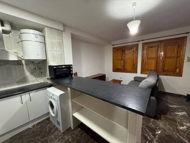 2 sovrum Lägenhet att hyra i Granada stad - 700 € (Ref: 9548435)