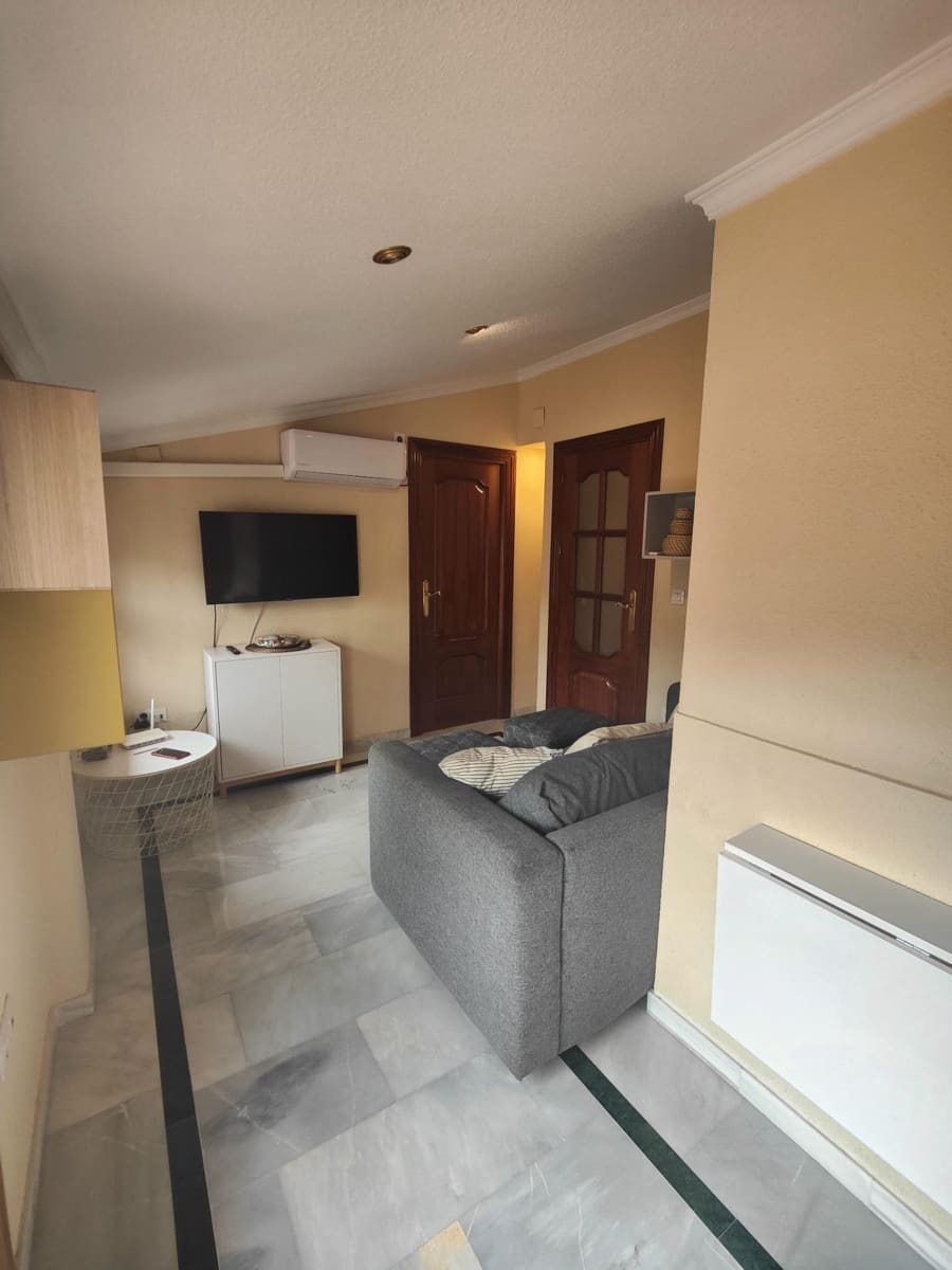 2 Zimmer Penthouse zu vermieten in Granada Stadt - 800 € (Ref: 9551906)