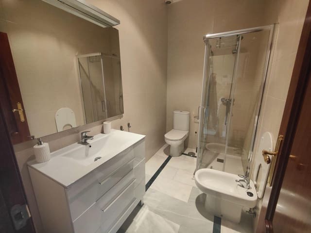 Ático de 2 habitaciones en San Matías - Realejo, Granada ciudad en alquiler - 800 € (Ref: 9551906)