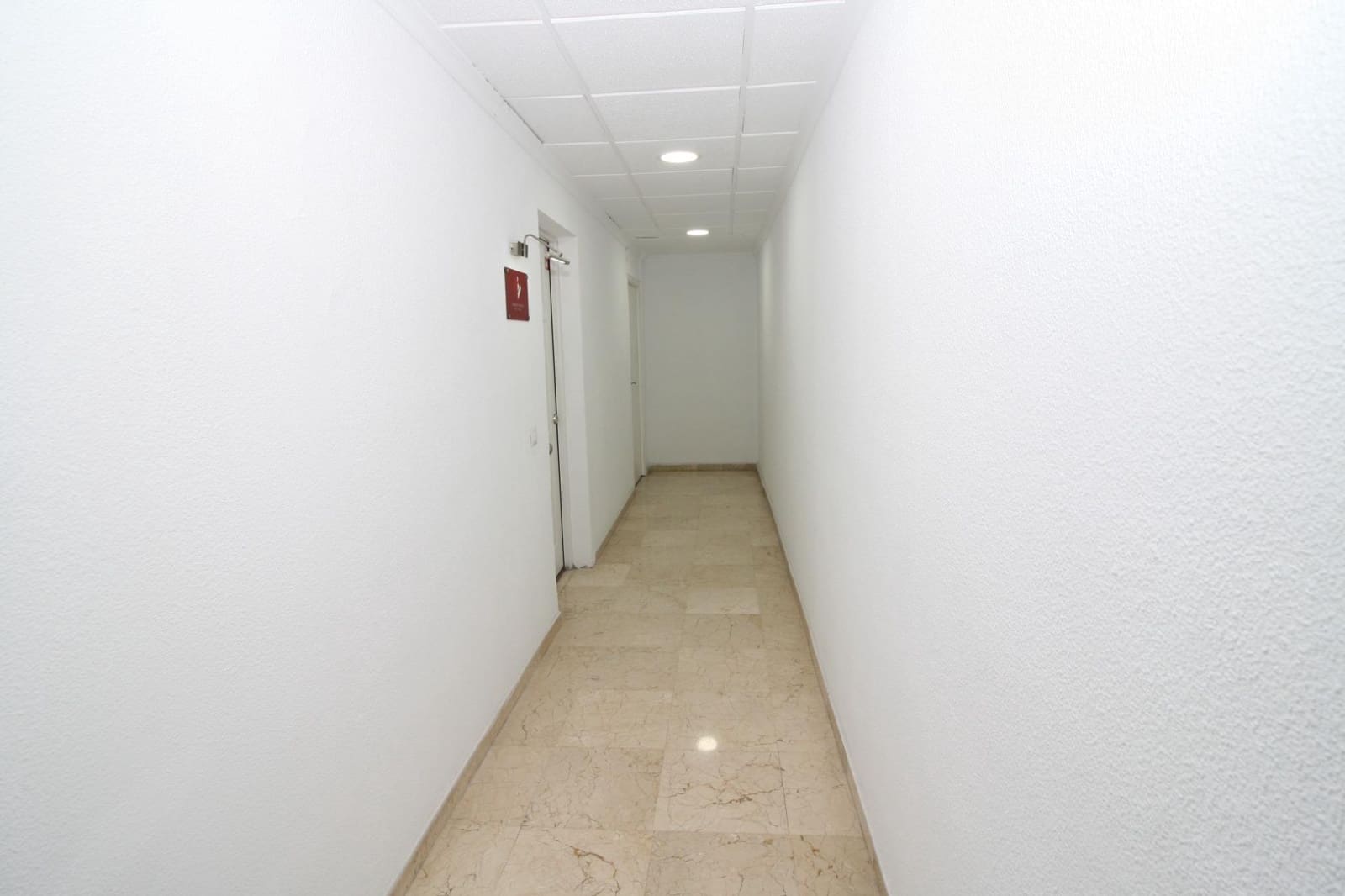 Toimisto vuokrattavana paikassa Granada kaupunki - 390 € (Ref: 9551907)