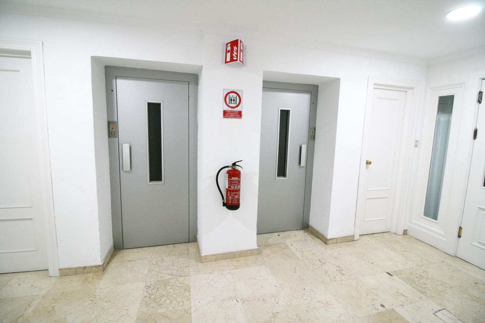 Toimisto vuokrattavana paikassa Granada kaupunki - 390 € (Ref: 9551907)
