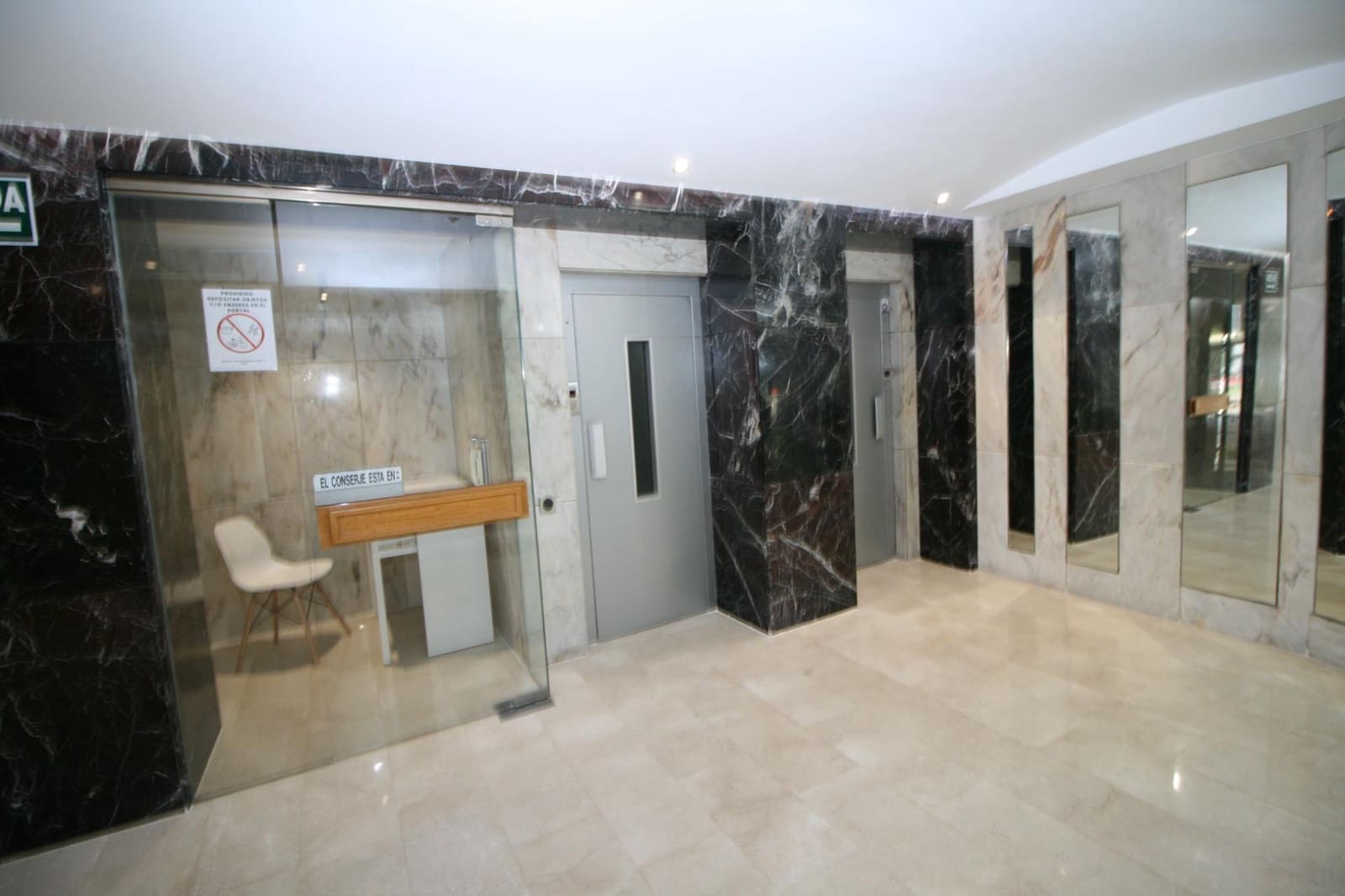 Toimisto vuokrattavana paikassa Granada kaupunki - 390 € (Ref: 9551907)