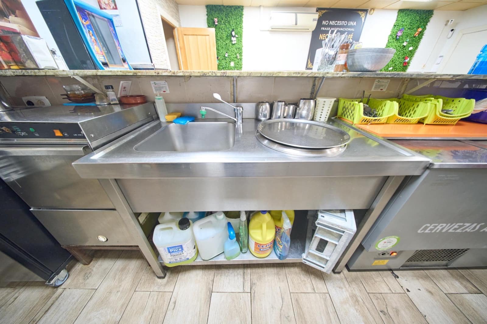 Business for rent in Las Gabias - € 700 (Ref: 9565424)