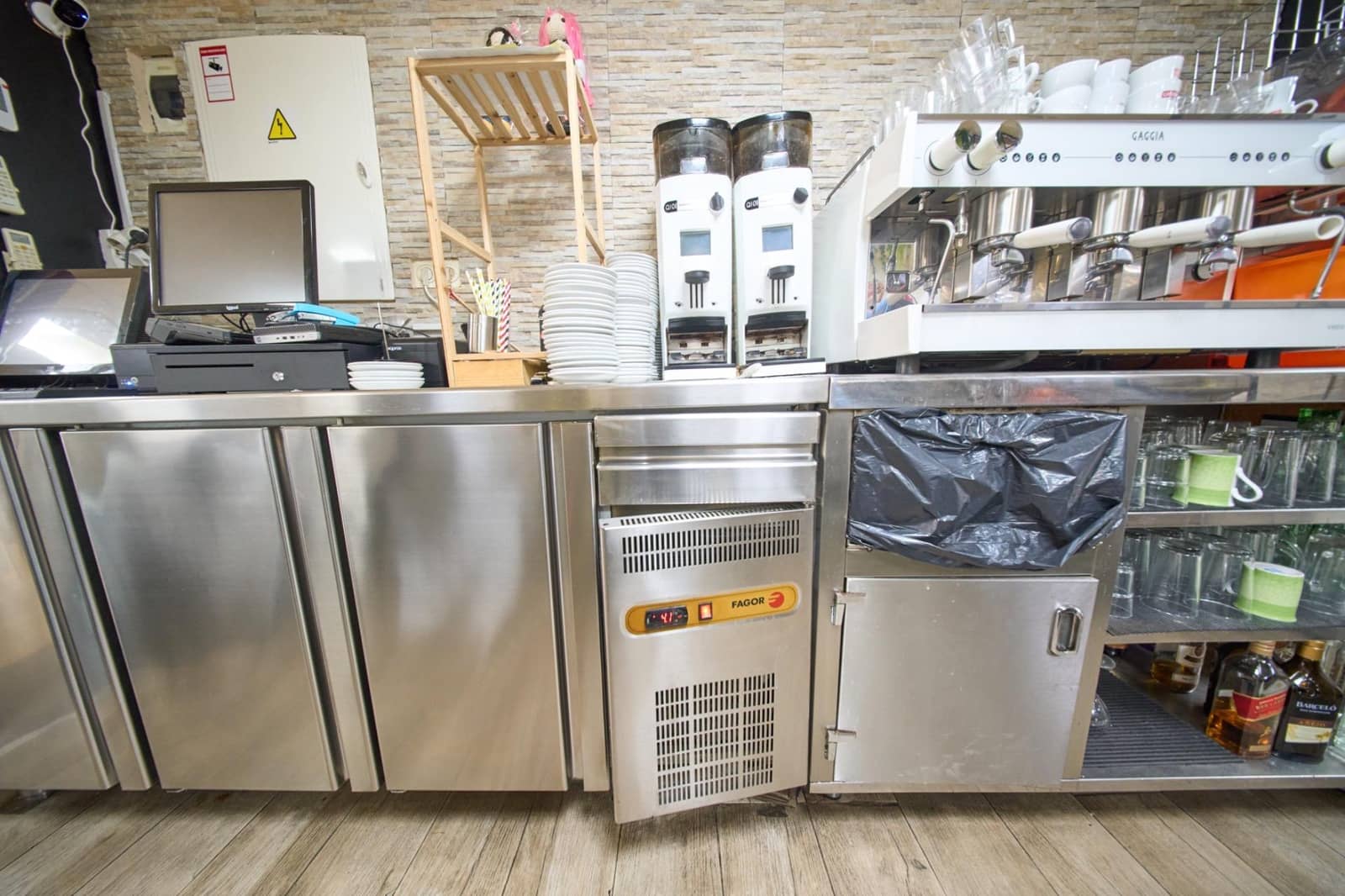 Business for rent in Las Gabias - € 700 (Ref: 9565424)