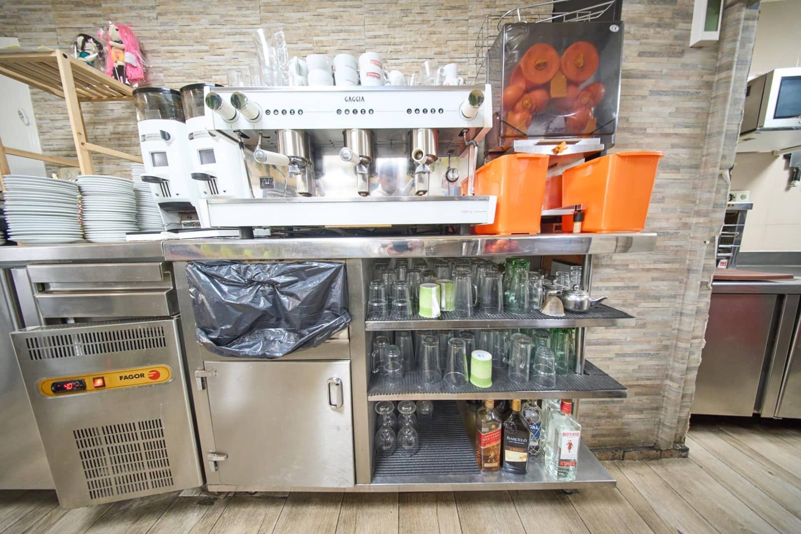 Business for rent in Las Gabias - € 700 (Ref: 9565424)