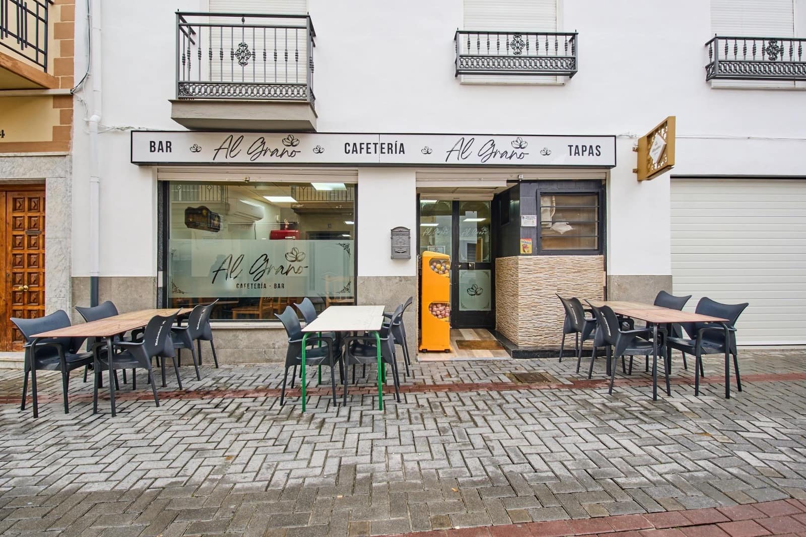 Business for rent in Las Gabias - € 700 (Ref: 9565424)