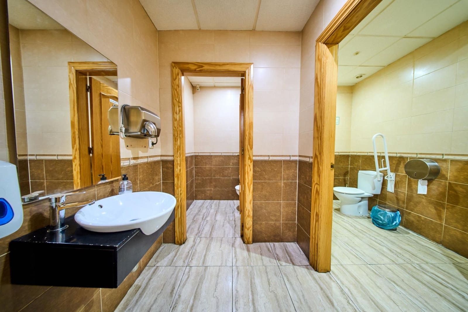 Business for rent in Las Gabias - € 700 (Ref: 9565424)